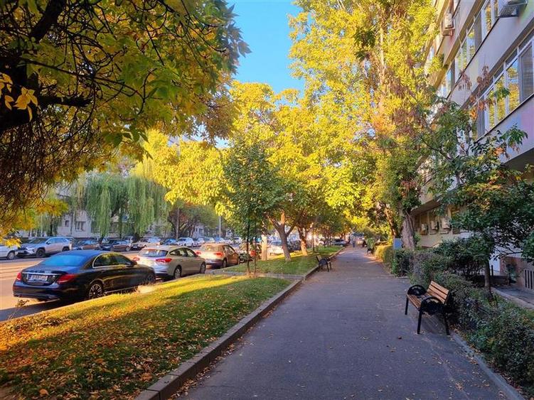 Apartament cu 2 camere semidecomandat în 1 Mai