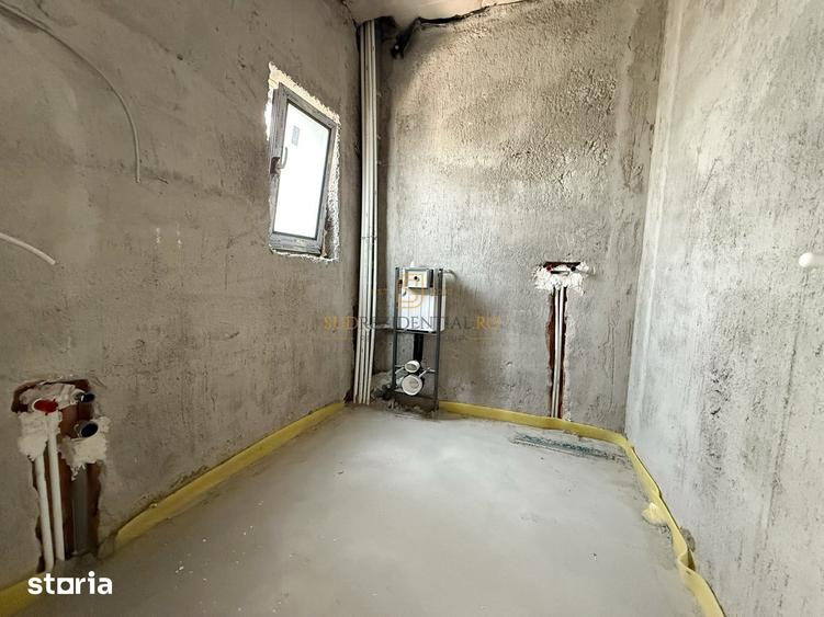 Casă cu 4 camere cu Teren 320 Mp în Vărăști
