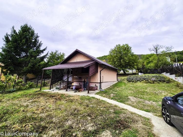 Casă cu 2 camere cu Teren 2647 Mp în Valea Mare