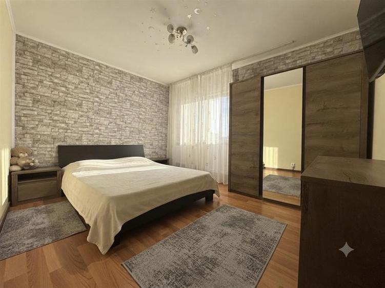 Apartament cu 3 camere decomandat, mobilat în Lunca Cetățuii