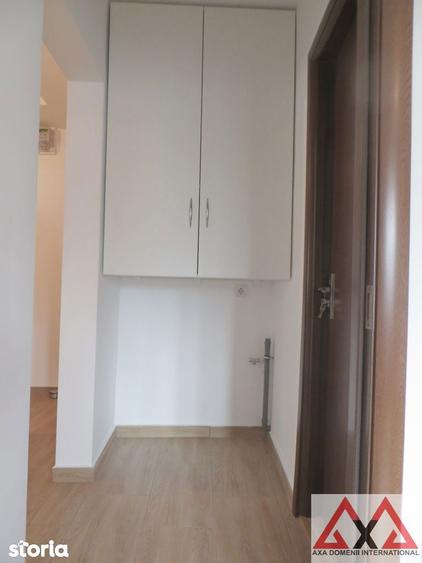 Apartament cu 4 camere semidecomandat în Berceni