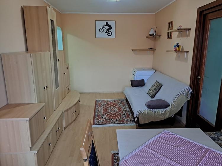 Apartament cu 2 camere semidecomandat în Dâmbu Pietros