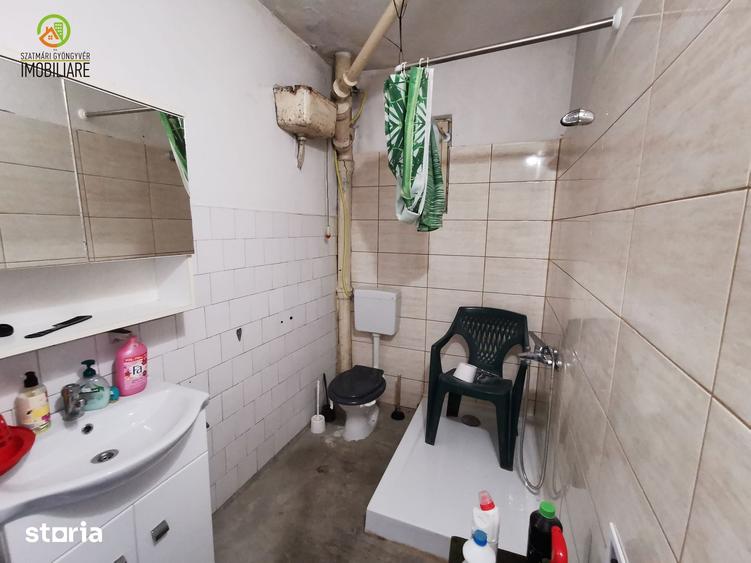 Casă cu 4 camere cu Teren 1978 Mp în Acățari