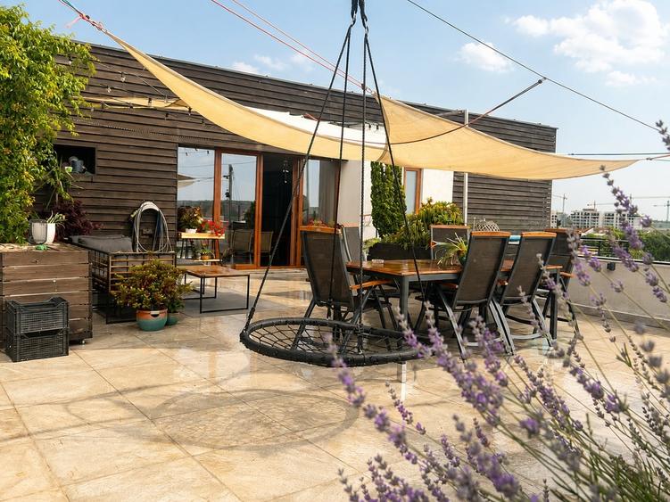 Penthouse cu 2 camere semidecomandat în Iancu Nicolae