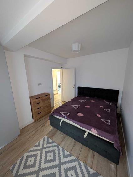 Apartament cu 2 camere semidecomandat în Valea Adâncă