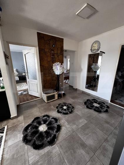 Apartament cu 4 camere, 79 mp, mobilat și utilat, zona Blocuri - 14