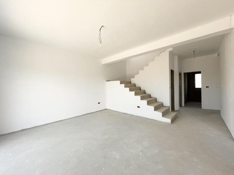 Duplex cu 4 camere cu Canalizare în Moșnița Nouă
