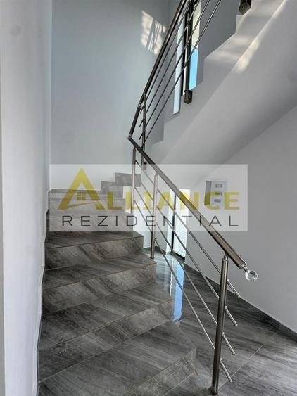 Casă individuală cu 4 camere decomandat cu Canalizare în Berceni