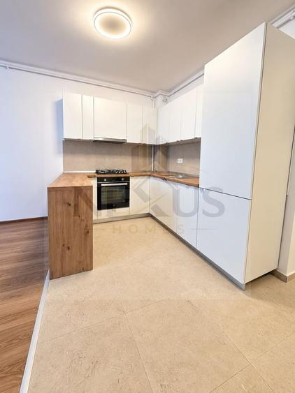 Apartament cu 2 camere semidecomandat, mobilat în Sud