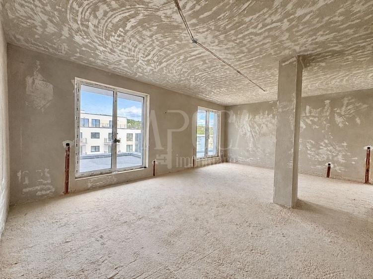 Apartament cu 4 camere semidecomandat în Iris