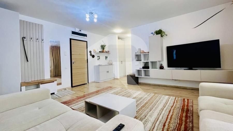 Apartament cu 4 camere semidecomandat în Băneasa