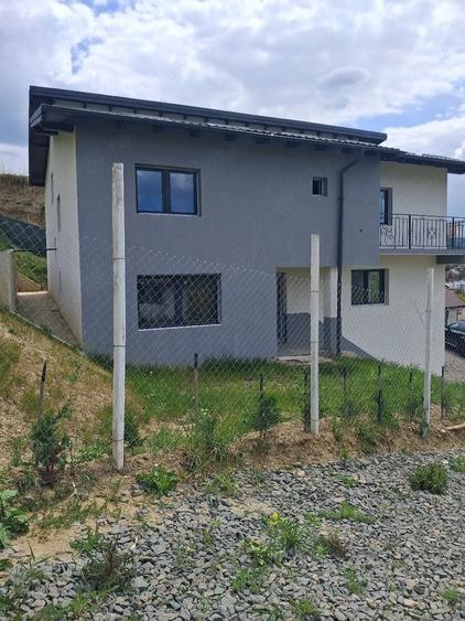 Casă cu 4 camere cu Teren 400 Mp în Exterior Vest
