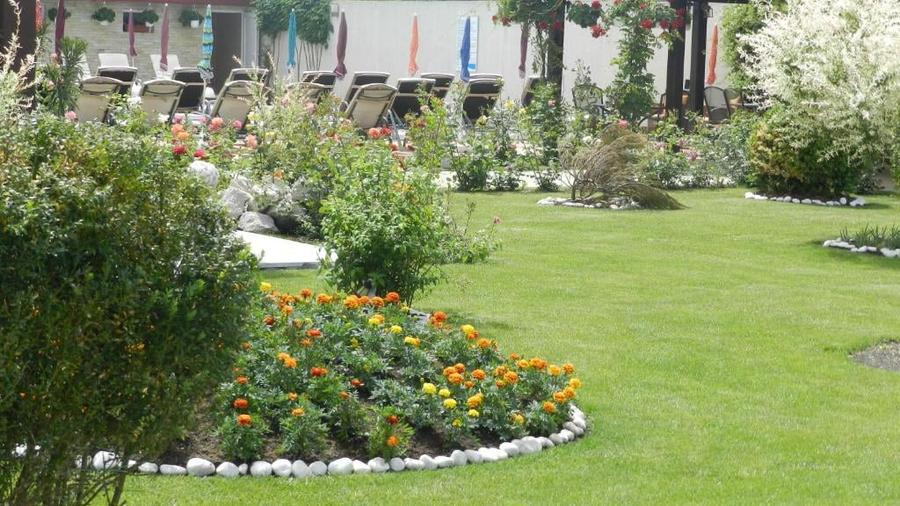 Casă individuală cu 17 camere cu Piscina în Est