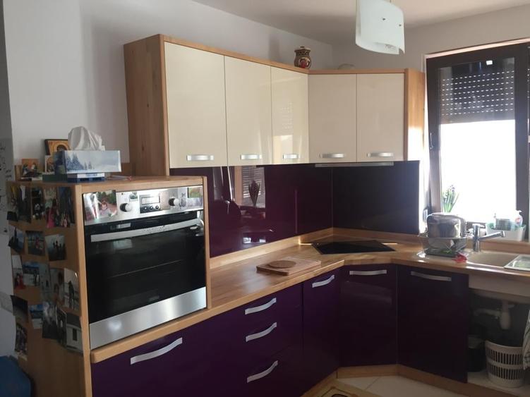 Casă individuală cu 5 camere cu Canalizare în Central