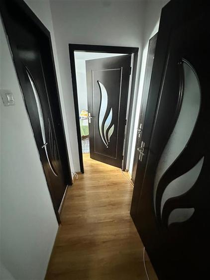 Apartament cu 2 camere semidecomandat în Podu Roș