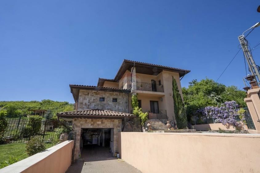 Casă individuală cu 5 camere cu Teren 1181 Mp în Dealuri Oradea