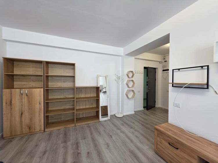 Apartament cu 2 camere semidecomandat în 1 Decembrie