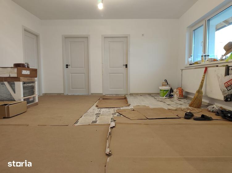Casă cu 4 camere cu Teren 350 Mp în Joița