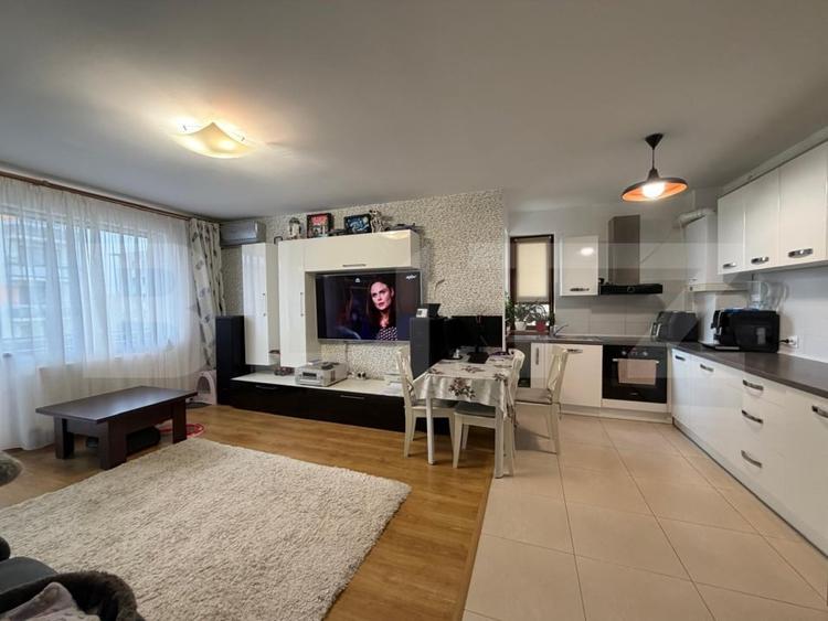 Apartament cu 3 camere decomandat, mobilat în Tractorul