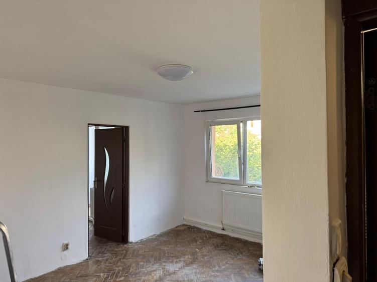 Apartament cu 2 camere semidecomandat în Horea