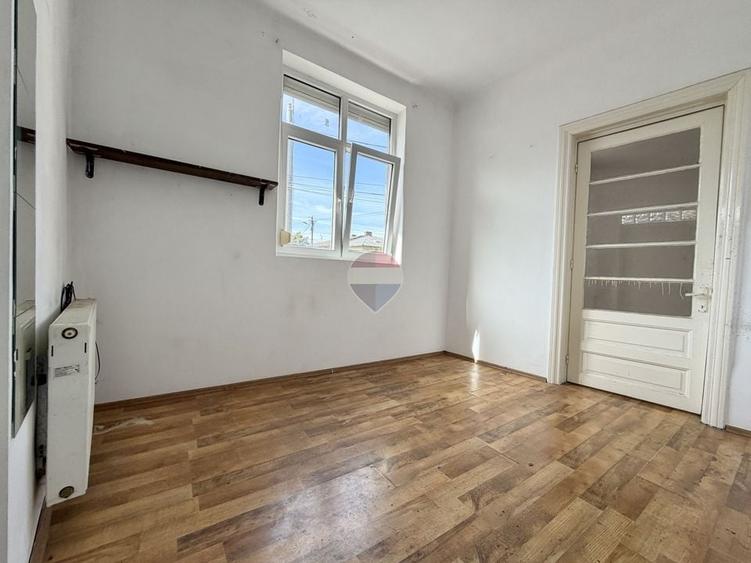 Duplex cu 3 camere cu Teren 182.5 Mp în Eroii Revoluției