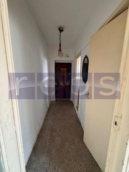 Apartament cu 3 camere semidecomandat în Iancului