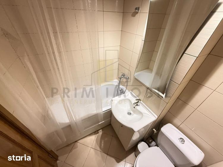 Apartament cu 2 camere decomandat în Hala Centrală