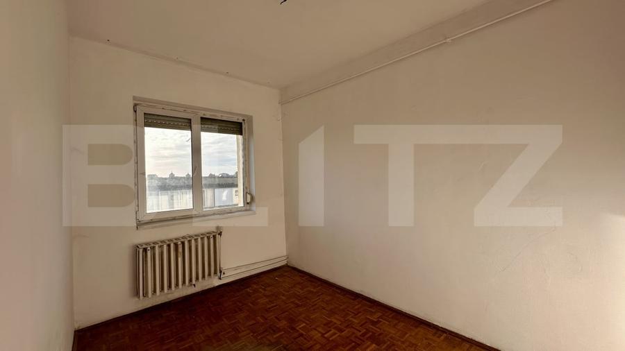 Apartament cu 3 camere semidecomandat în Central