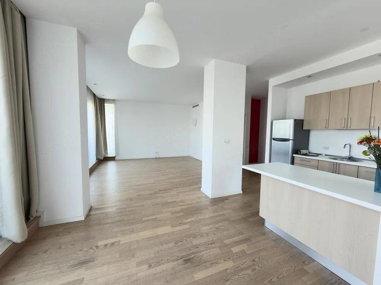 Apartament cu 3 camere în P-ța Universității