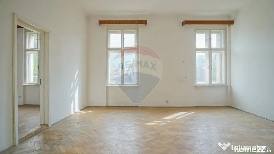 Casă cu 4 camere cu Teren 1048 Mp în Central