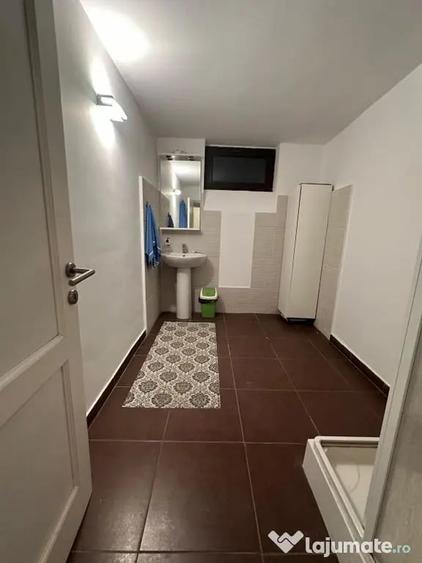Apartament cu 5 camere decomandat în Panduri