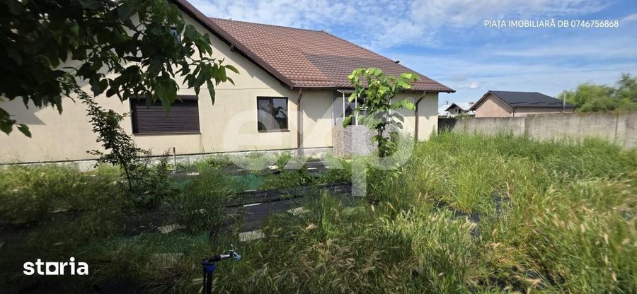 Casă cu 10 camere cu Teren 9800 Mp în Văcărești