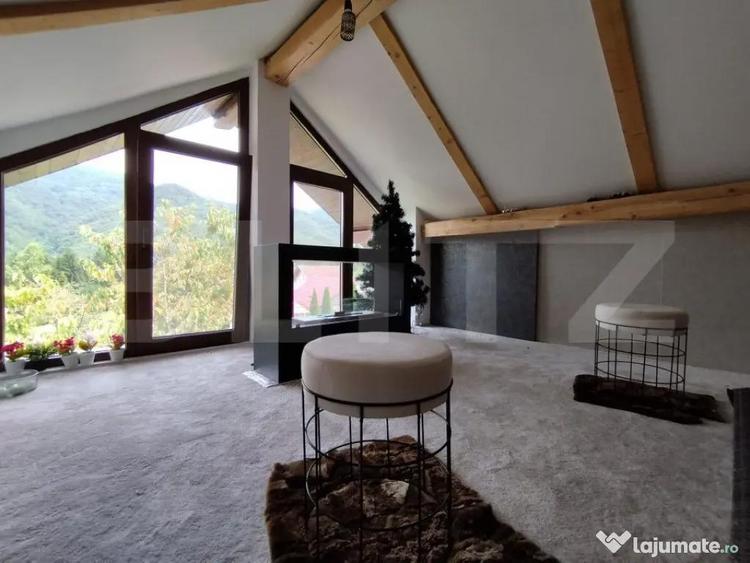 Casă cu 7 camere cu Teren 440 Mp în Poiana