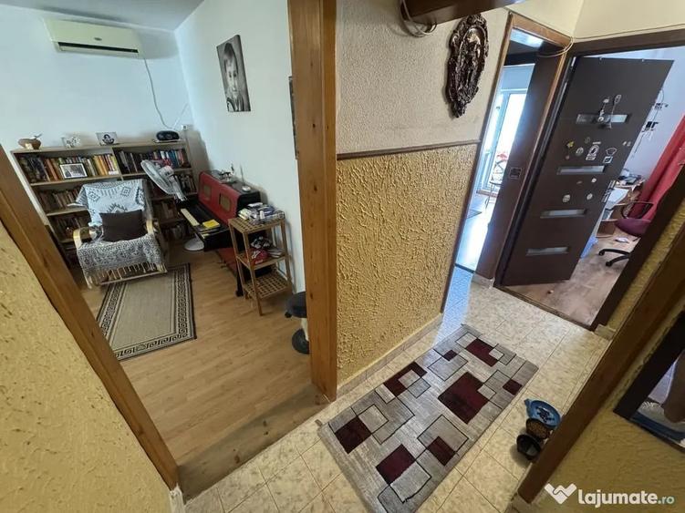 Apartament cu 4 camere decomandat în Central