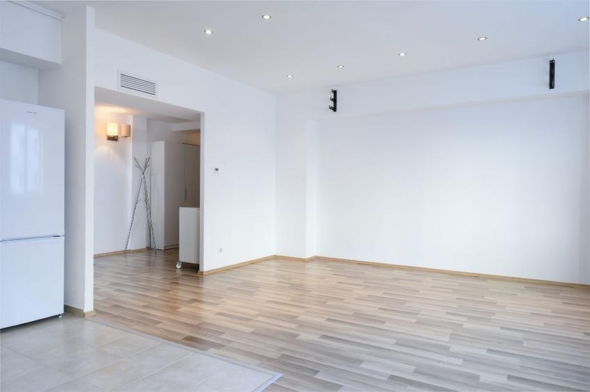 Apartament cu 3 camere decomandat, mobilat în Vitan-Bârzești