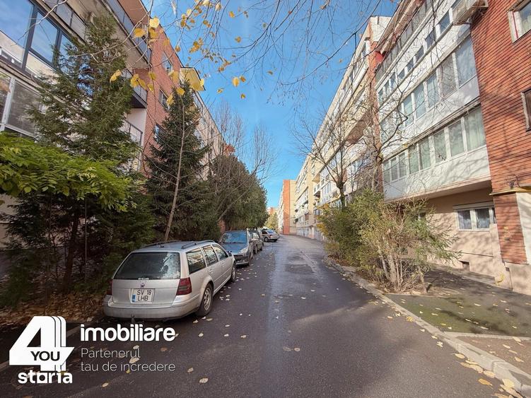 Apartament cu 3 camere decomandat în Polivalentă