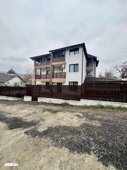 Casă cu 8 camere cu Teren 1200 Mp în Merei