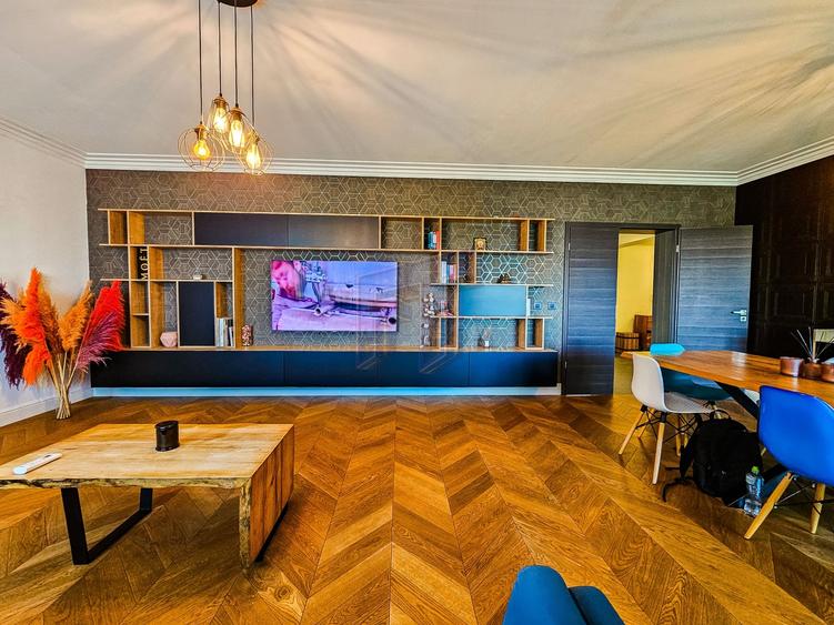 Apartament cu 4 camere decomandat, mobilat în Tei