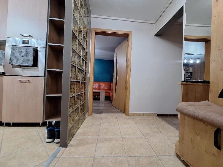 Apartament cu 4 camere decomandat în Lipovei