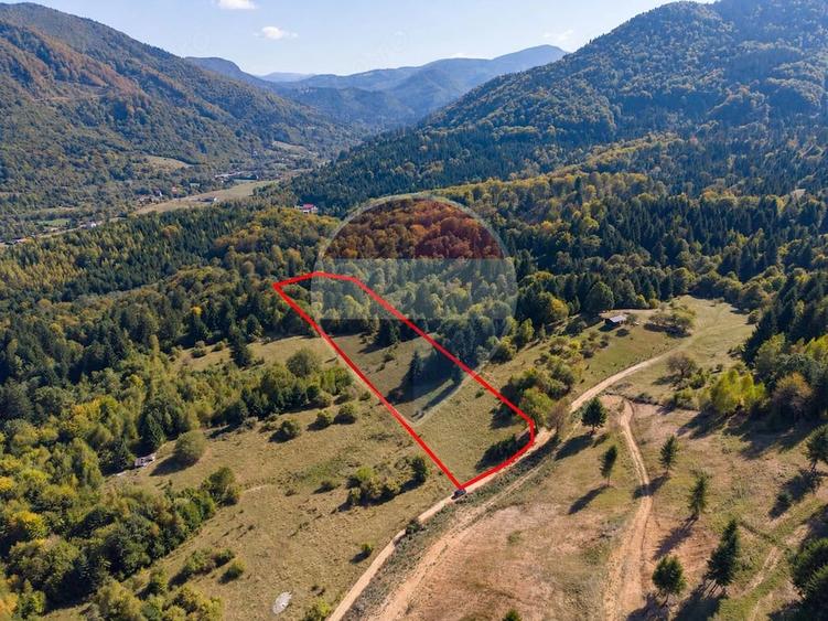 Teren de 9300 mp, în Glăjărie