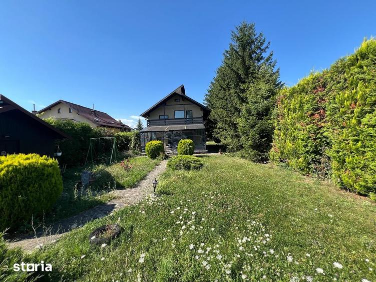 Casă cu 6 camere cu Teren 1593 Mp în Brebu