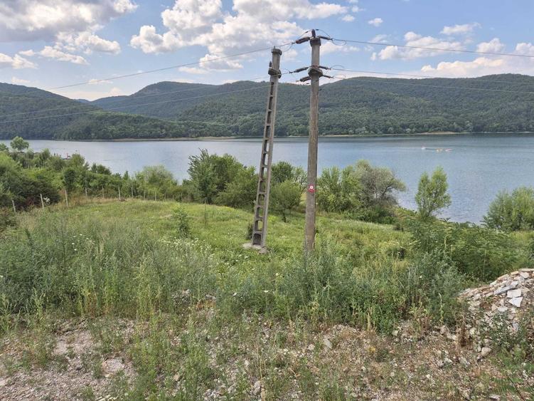 Teren de 1400 mp, în Teliucu Inferior