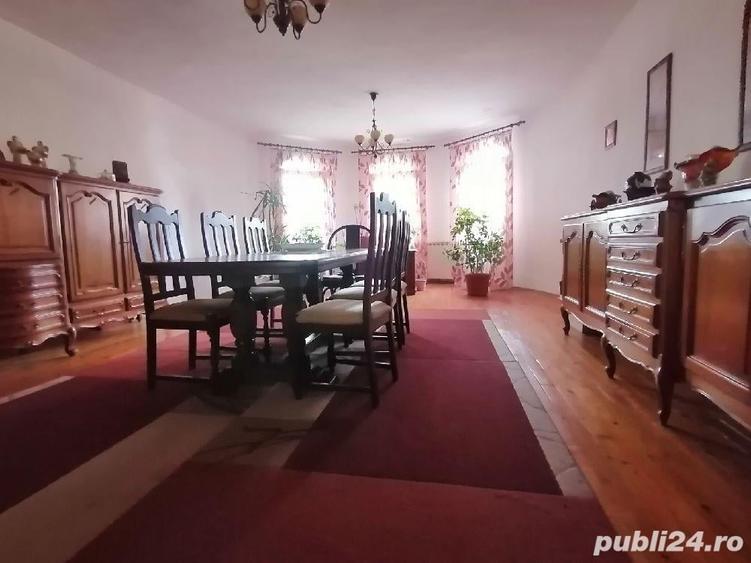 Casă cu 5 camere cu Teren 2100 Mp în Deta