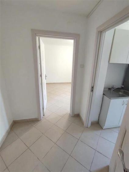 Apartament cu 2 camere decomandat în Teiul Doamnei