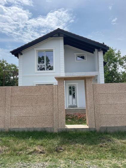 Casă individuală cu 4 camere cu Canalizare în Sacoșu Turcesc