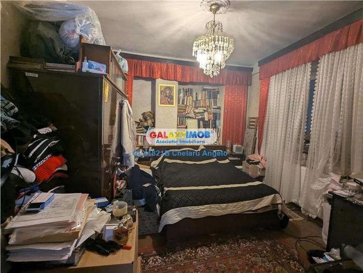 Casă cu 8 camere cu Teren 293 Mp în Unirii