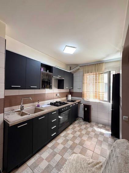 Apartament cu 3 camere decomandat în Drumul Taberei