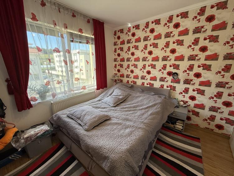 Apartament cu 3 camere semidecomandat, mobilat în Florești