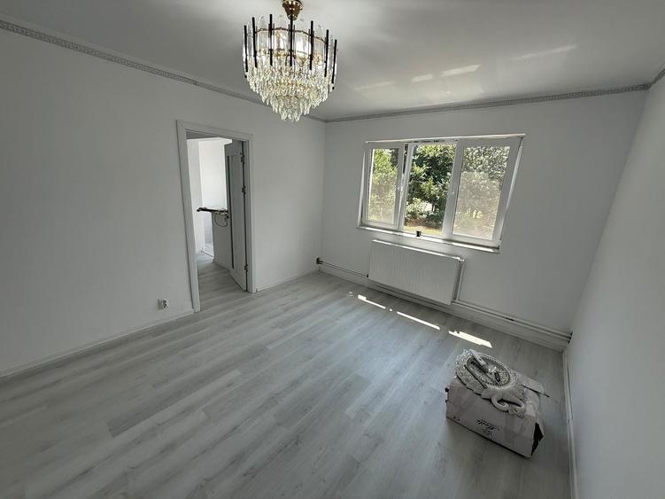 Apartament cu 3 camere semidecomandat în Tomis Nord