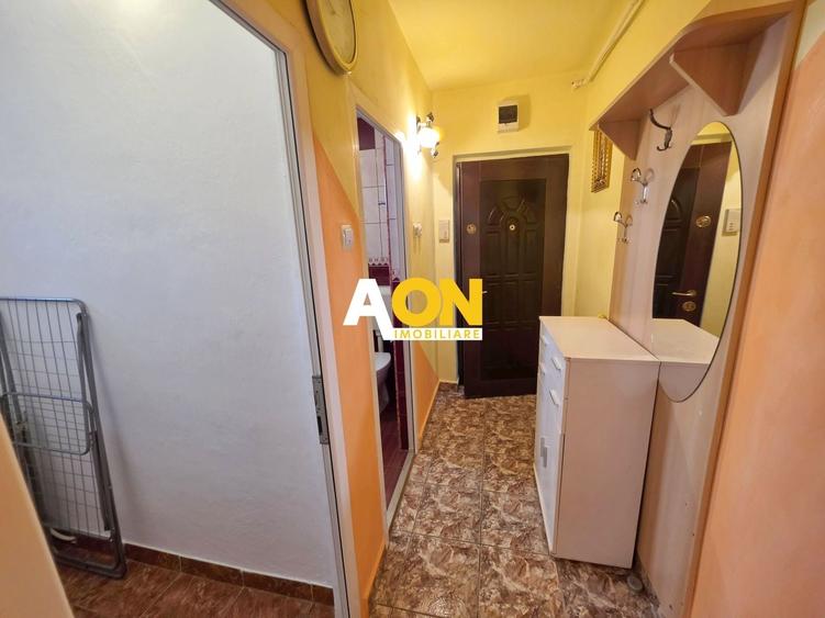 Garsonieră semidecomandată, mobilată în Cetate